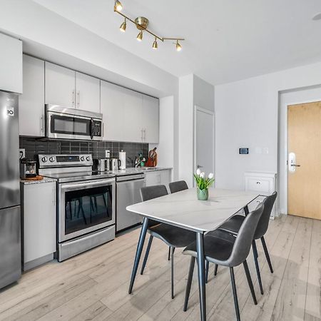 Luxury Downtown Toronto 2 Bedroom Suite With City And Lake Views And Free Parking Exterior photo