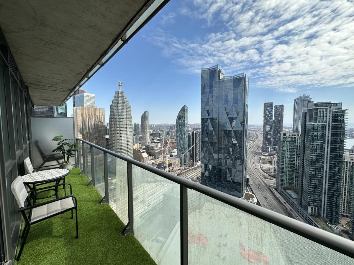 Luxury Downtown Toronto 2 Bedroom Suite With City And Lake Views And Free Parking Exterior photo