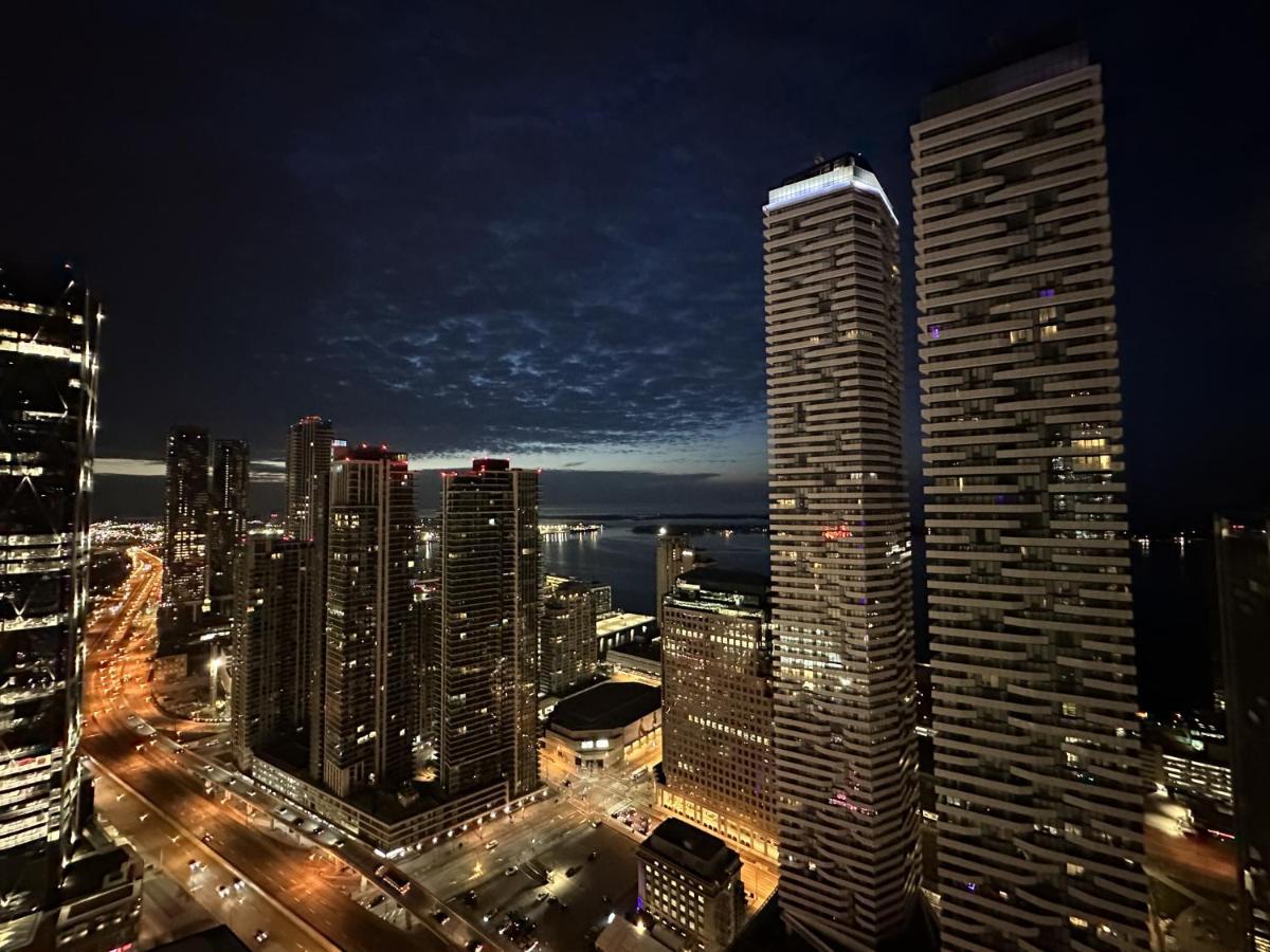 Luxury Downtown Toronto 2 Bedroom Suite With City And Lake Views And Free Parking Exterior photo