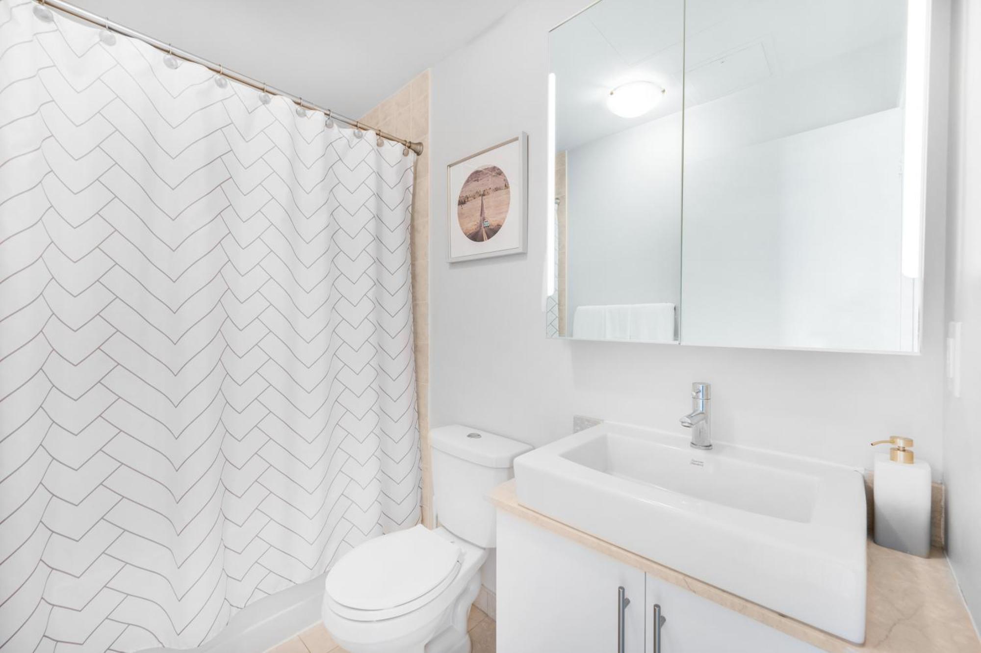 Luxury Downtown Toronto 2 Bedroom Suite With City And Lake Views And Free Parking Exterior photo