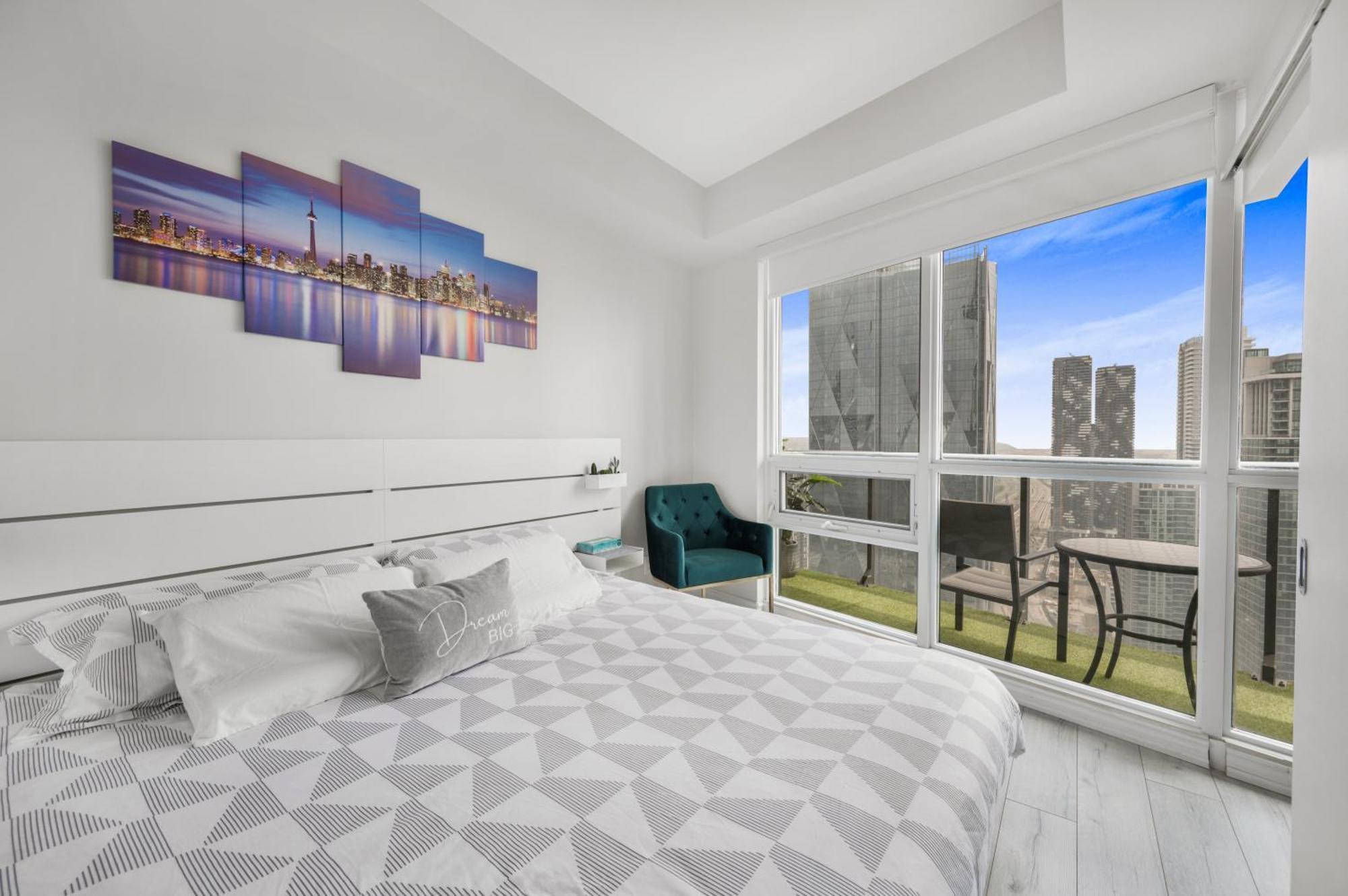 Luxury Downtown Toronto 2 Bedroom Suite With City And Lake Views And Free Parking Exterior photo