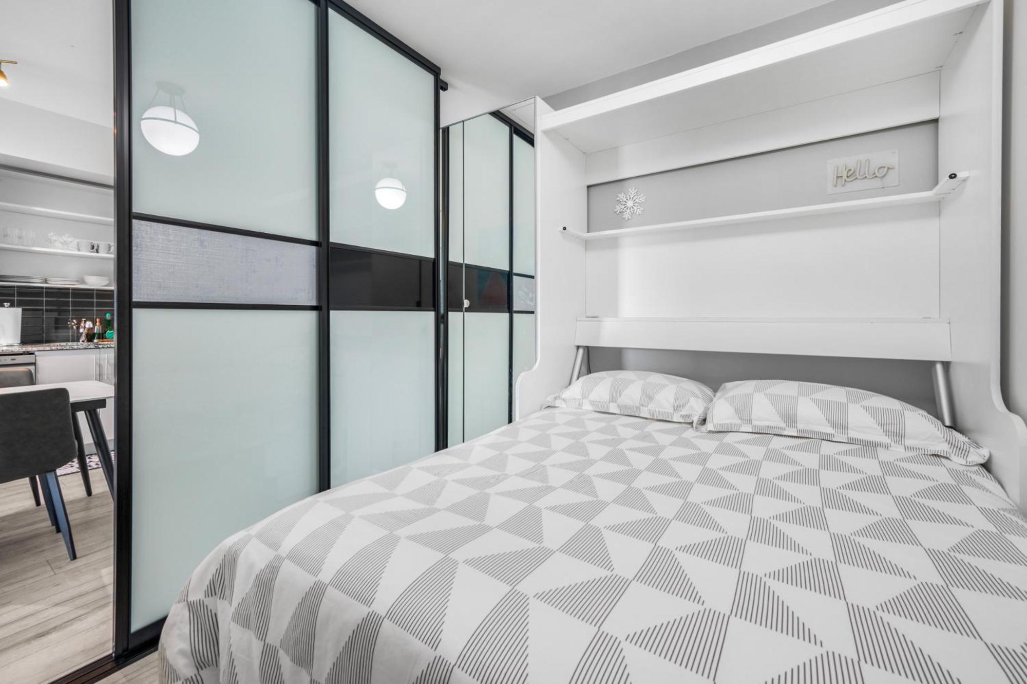 Luxury Downtown Toronto 2 Bedroom Suite With City And Lake Views And Free Parking Exterior photo